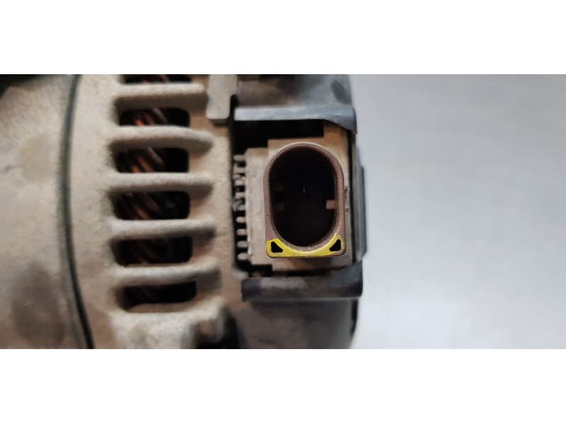 Recambio de alternador para hyundai tucson essence bluedrive 2wd referencia OEM IAM 373002A700  