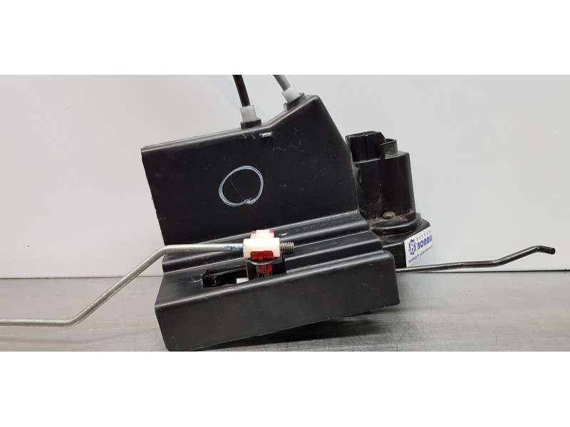 Recambio de cerradura puerta delantera izquierda para ssangyong rodius xdi limited referencia OEM IAM 7121021024  