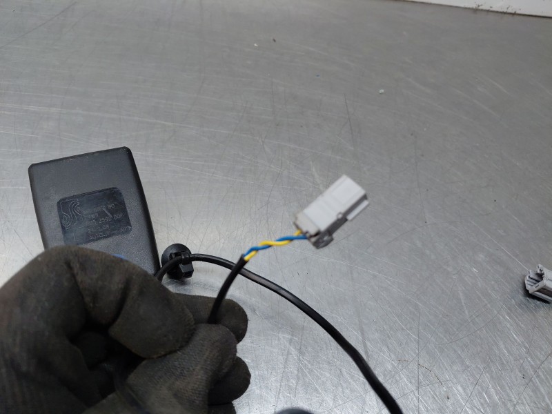 Recambio de pretensor airbag izquierdo para fiat grande punto (199_) 1.3 d multijet referencia OEM IAM   