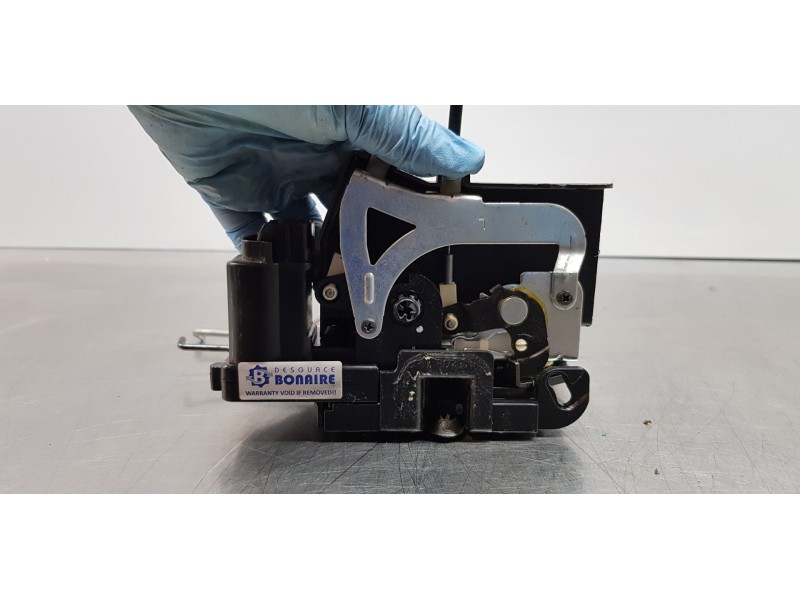 Recambio de cerradura puerta delantera izquierda para ssangyong rodius xdi limited referencia OEM IAM 7121021024  