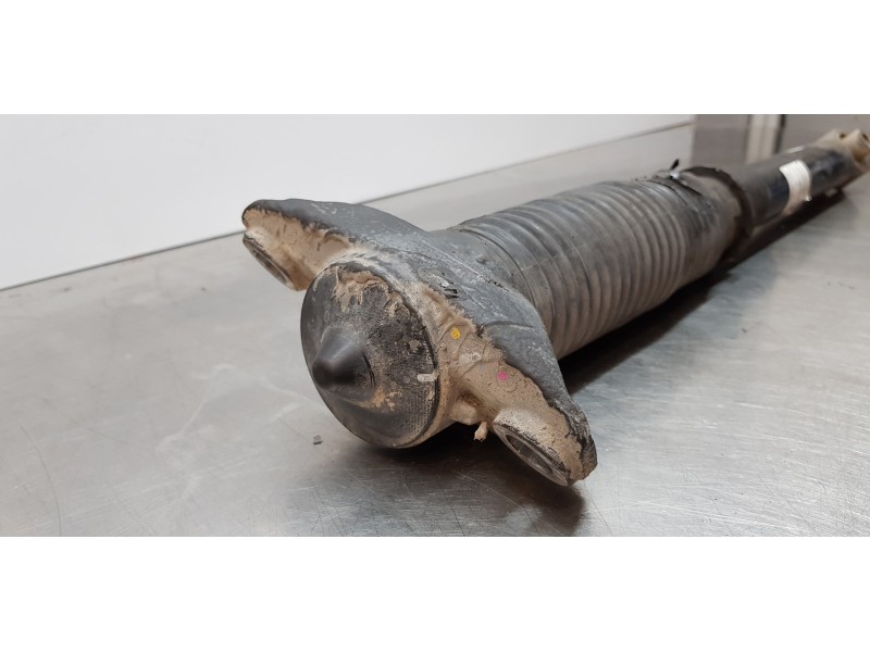 Recambio de amortiguador trasero derecho para hyundai tucson essence bluedrive 2wd referencia OEM IAM 55311D7000  