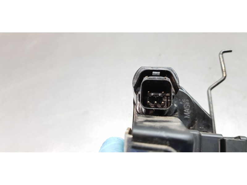 Recambio de cerradura puerta delantera izquierda para ssangyong rodius xdi limited referencia OEM IAM 7121021024  