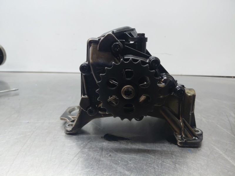 Recambio de bomba aceite para bmw serie 3 touring (f31) 318d sport line referencia OEM IAM 11418513756  