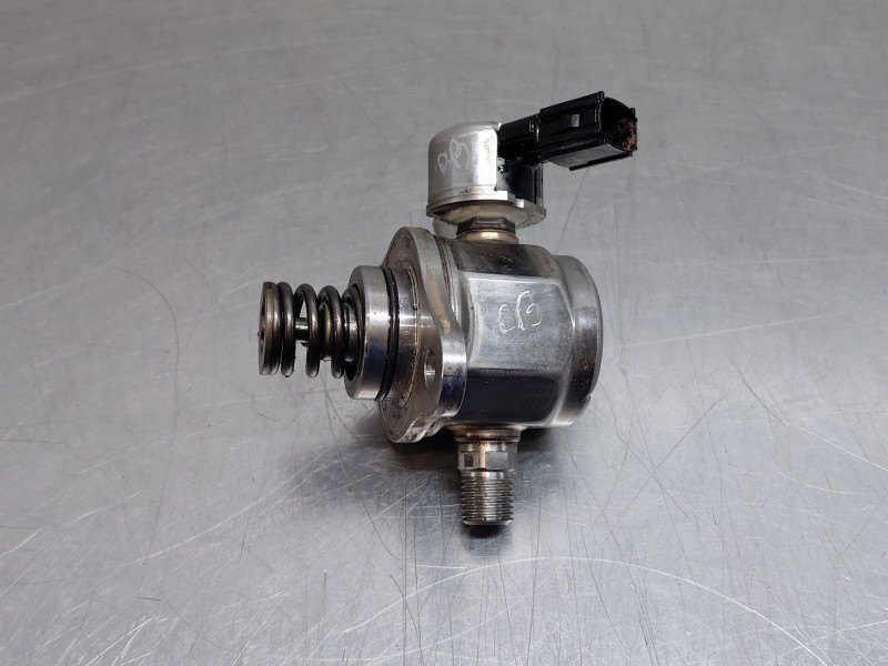Recambio de bomba combustible para toyota rav4 hybrid 4x2 advance referencia OEM IAM 2310125040  