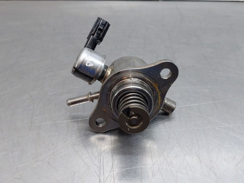 Recambio de bomba combustible para toyota rav4 hybrid 4x2 advance referencia OEM IAM 2310125040  