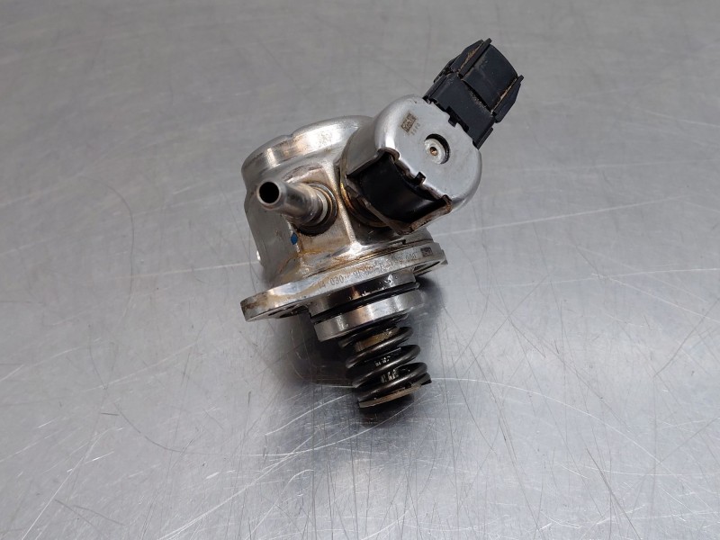 Recambio de bomba combustible para toyota rav4 hybrid 4x2 advance referencia OEM IAM 2310125040  