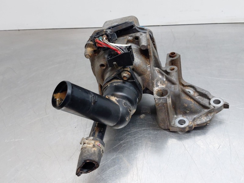 Recambio de bomba agua para toyota rav4 hybrid 4x2 advance referencia OEM IAM 1603225010  