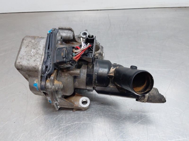 Recambio de bomba agua para toyota rav4 hybrid 4x2 advance referencia OEM IAM 1603225010  