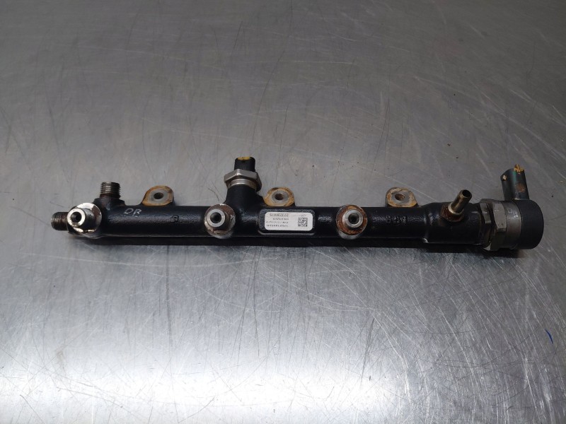 Recambio de rampa inyectora para nissan primastar cerrada referencia OEM IAM 175219059R 0281007249 