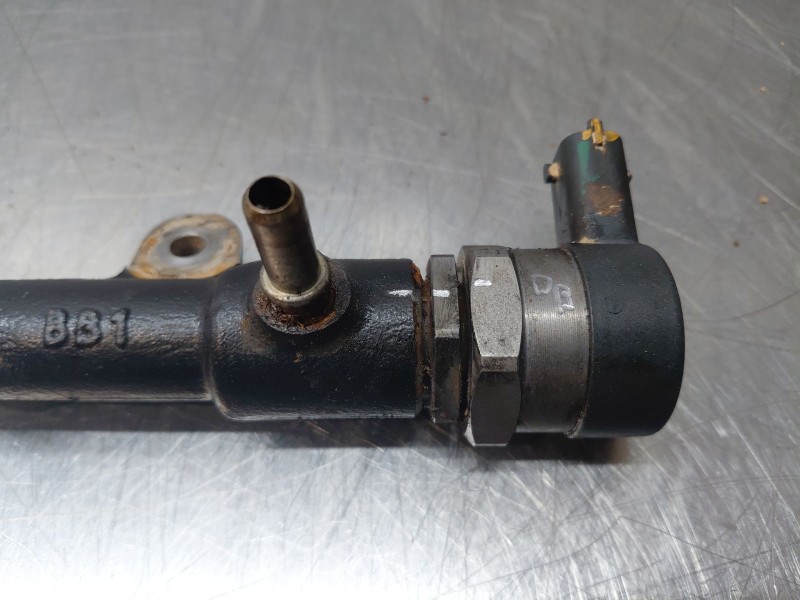 Recambio de rampa inyectora para nissan primastar cerrada referencia OEM IAM 175219059R 0281007249 