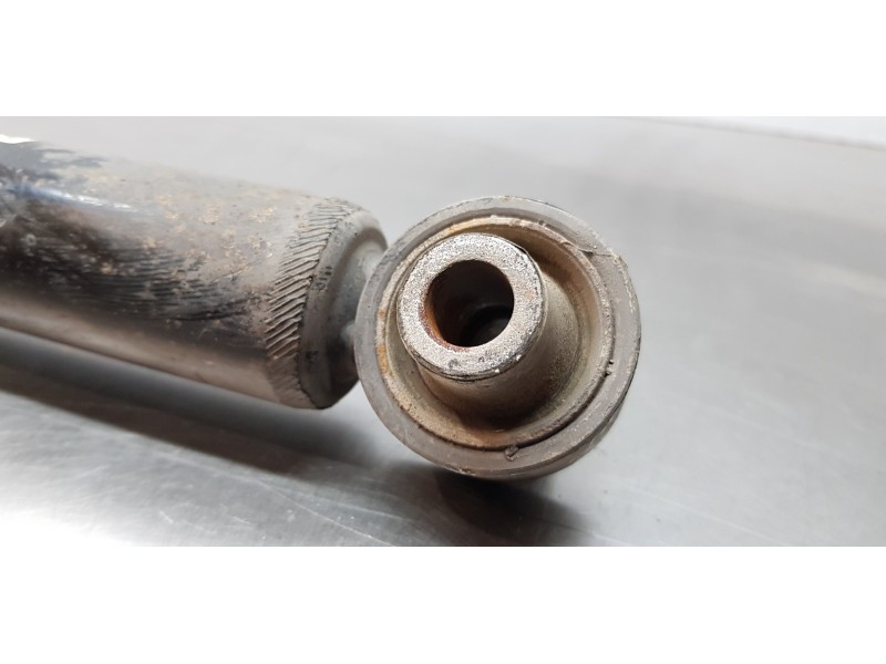 Recambio de amortiguador trasero derecho para hyundai tucson essence bluedrive 2wd referencia OEM IAM 55311D7000  