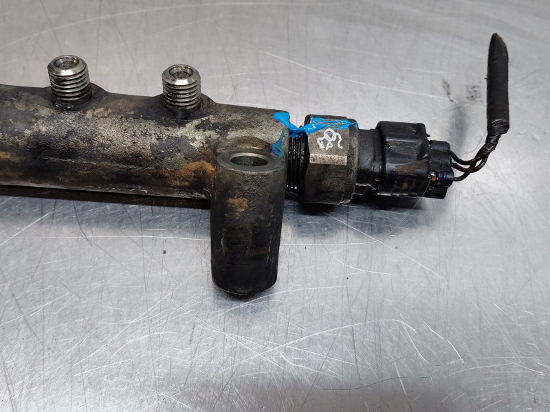 Recambio de rampa inyectora para toyota hilux (kun) extra cab 4x4 referencia OEM IAM 238100L010  