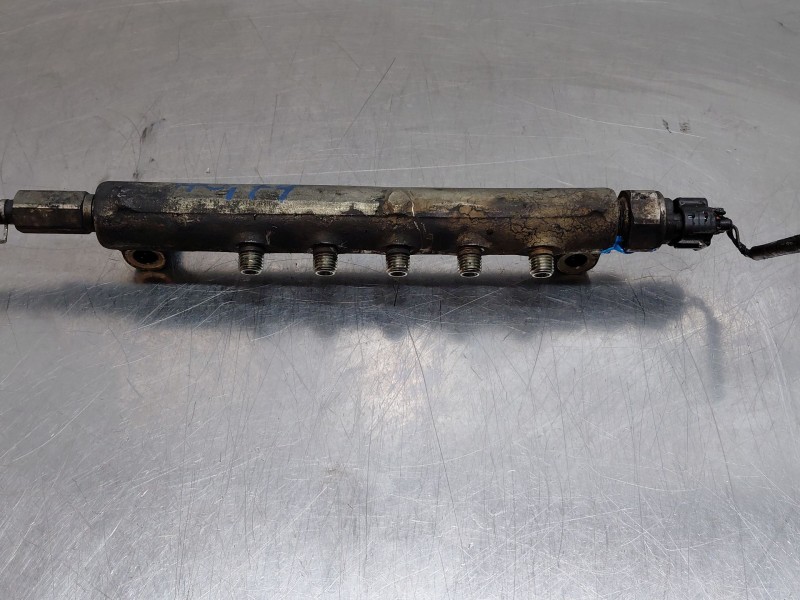 Recambio de rampa inyectora para toyota hilux (kun) extra cab 4x4 referencia OEM IAM 238100L010  