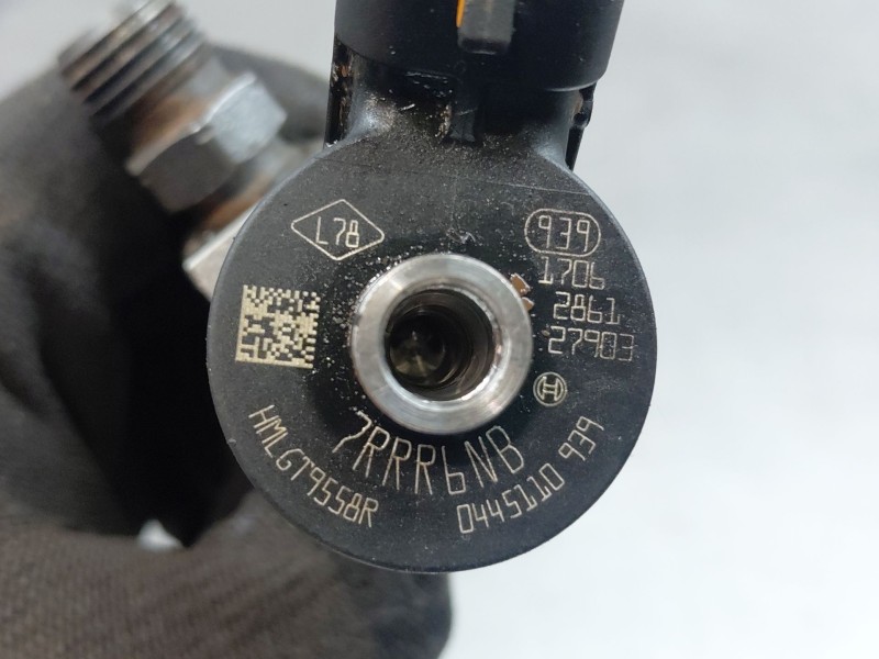 Recambio de inyector para nissan primastar cerrada referencia OEM IAM 0445110939  