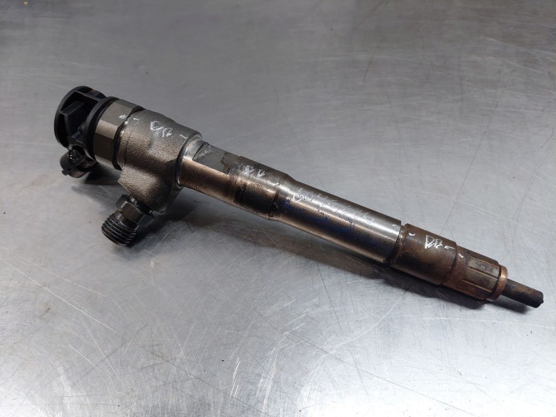 Recambio de inyector para nissan primastar cerrada referencia OEM IAM 0445110939  