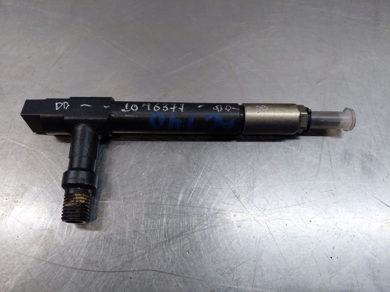 Recambio de inyector para mazda premacy (cp) td active referencia OEM IAM RF4F13H50  