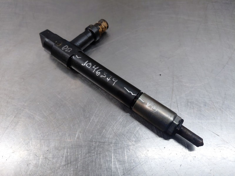 Recambio de inyector para mazda premacy (cp) td active referencia OEM IAM RF4F13H50  