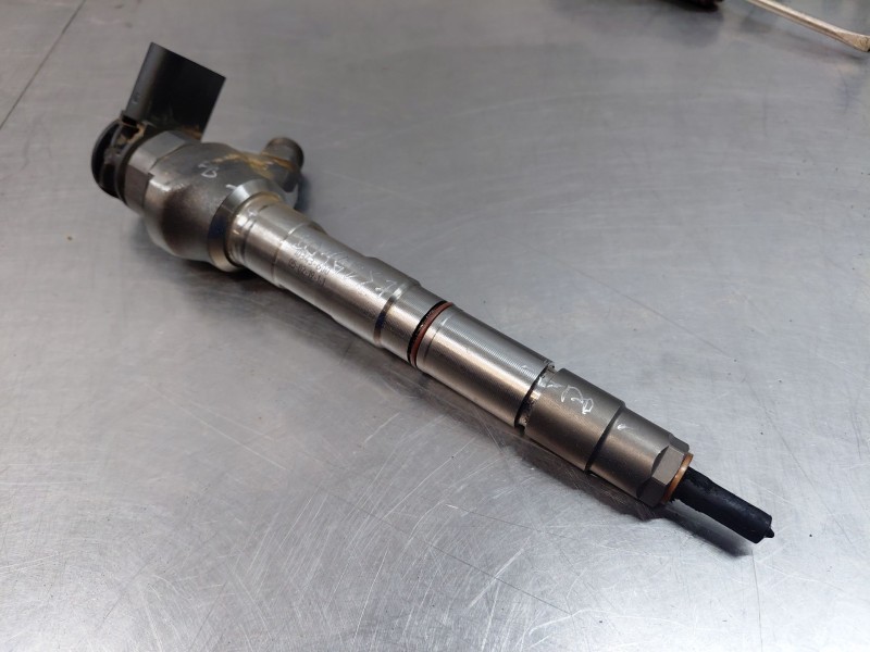 Recambio de inyector para audi a6 berlina (4a2) 40 tdi basic referencia OEM IAM   