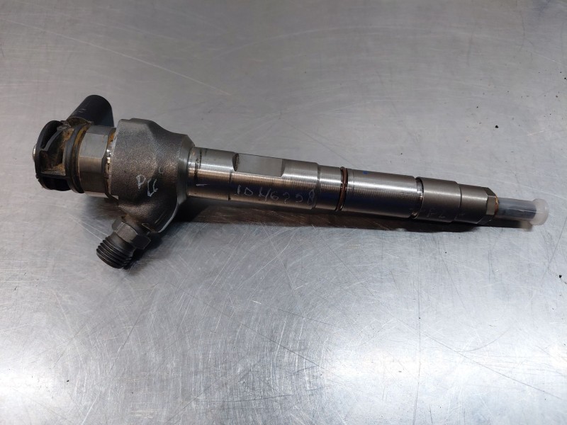 Recambio de inyector para audi a6 berlina (4a2) 40 tdi basic referencia OEM IAM   