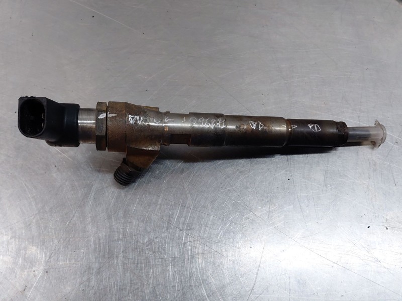 Recambio de inyector para nissan juke (f15) acenta referencia OEM IAM 166006212R  