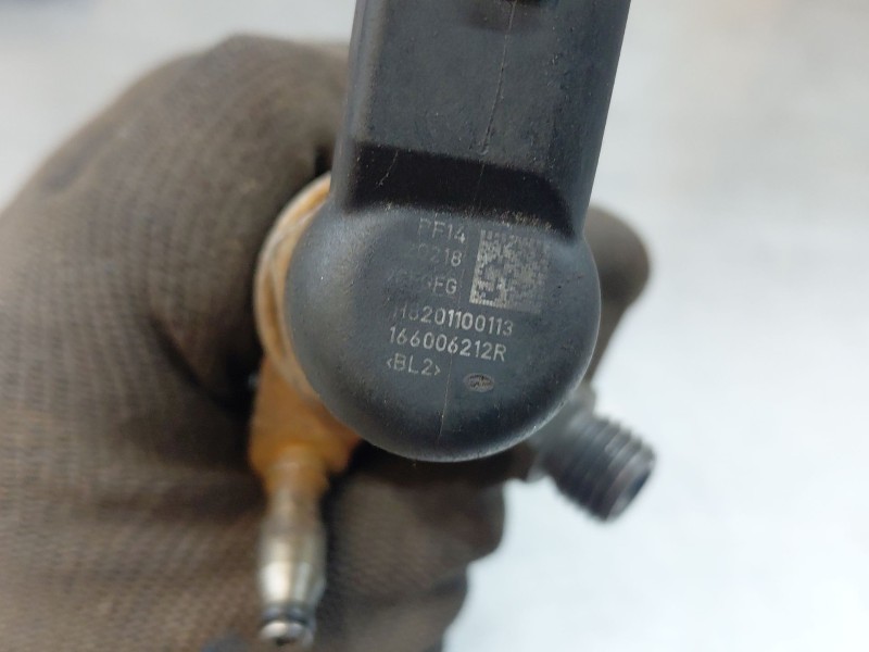 Recambio de inyector para nissan juke (f15) acenta referencia OEM IAM 166006212R  