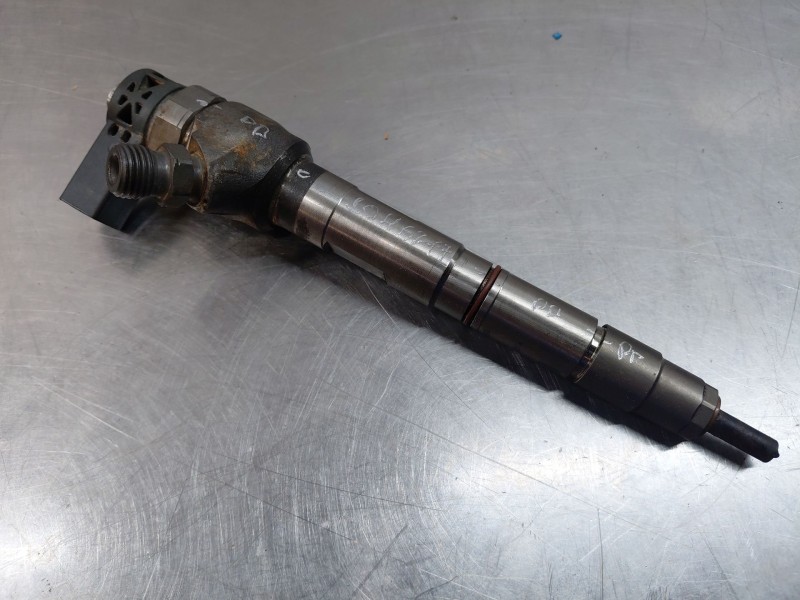 Recambio de inyector para volkswagen caddy ocio trendline bluemotion referencia OEM IAM 04L130277AC  