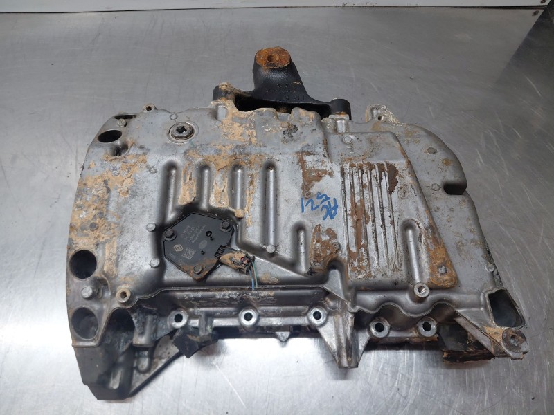 Recambio de carter para nissan primastar cerrada referencia OEM IAM 111112611R  