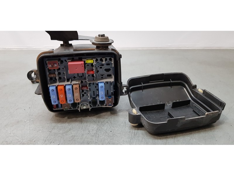 Recambio de caja reles / fusibles para alfa romeo stelvio (630) super q4 referencia OEM IAM 51987784  