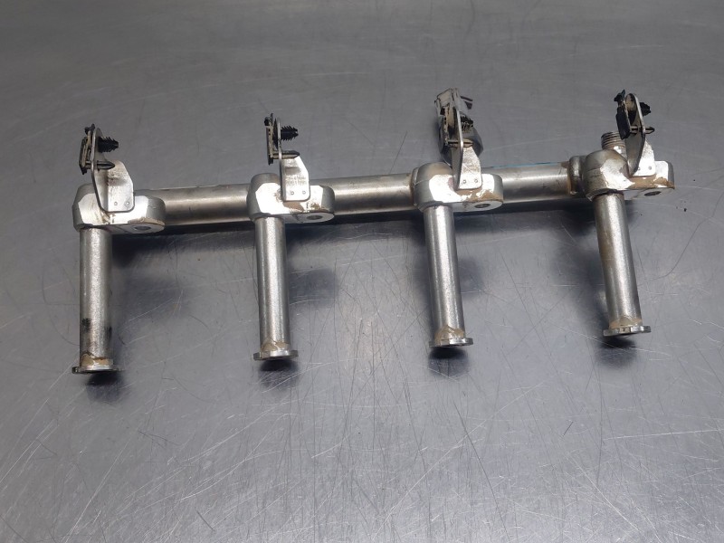 Recambio de rampa inyectora para volvo xc60 inscription awd referencia OEM IAM 32135229 31478555 