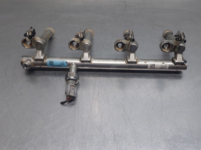 Recambio de rampa inyectora para volvo xc60 inscription awd referencia OEM IAM 32135229 31478555 