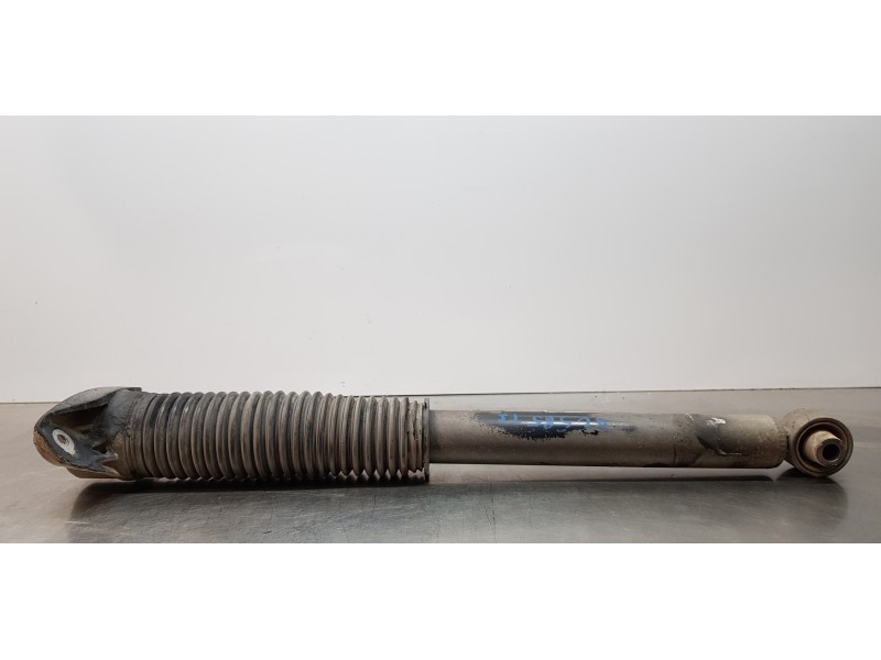 Recambio de amortiguador trasero izquierdo para hyundai tucson essence bluedrive 2wd referencia OEM IAM 55311D7000  