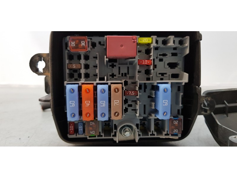 Recambio de caja reles / fusibles para alfa romeo stelvio (630) super q4 referencia OEM IAM 51987784  
