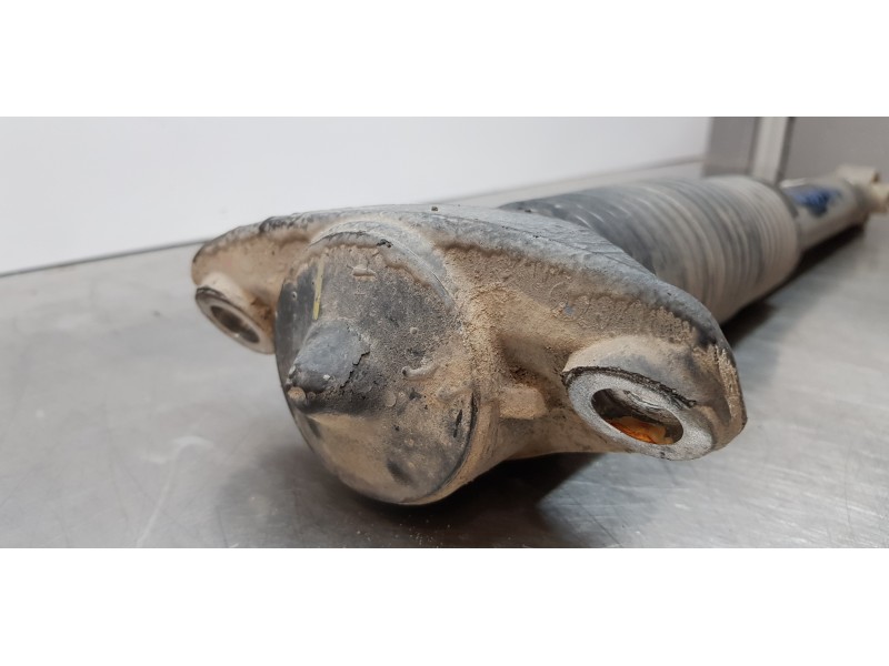 Recambio de amortiguador trasero izquierdo para hyundai tucson essence bluedrive 2wd referencia OEM IAM 55311D7000  