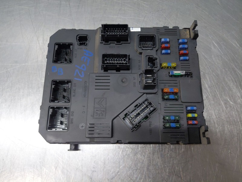 Recambio de caja reles / fusibles para citroën xsara picasso (n68) 1.6 hdi referencia OEM IAM 9657999780  