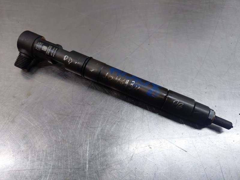 Recambio de inyector para ssangyong rodius xdi referencia OEM IAM 6710170121  