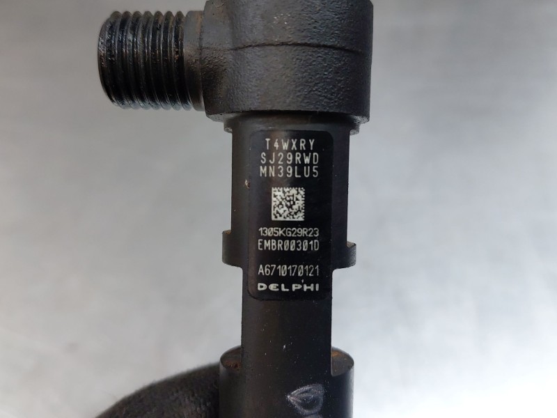 Recambio de inyector para ssangyong rodius xdi referencia OEM IAM 6710170121  