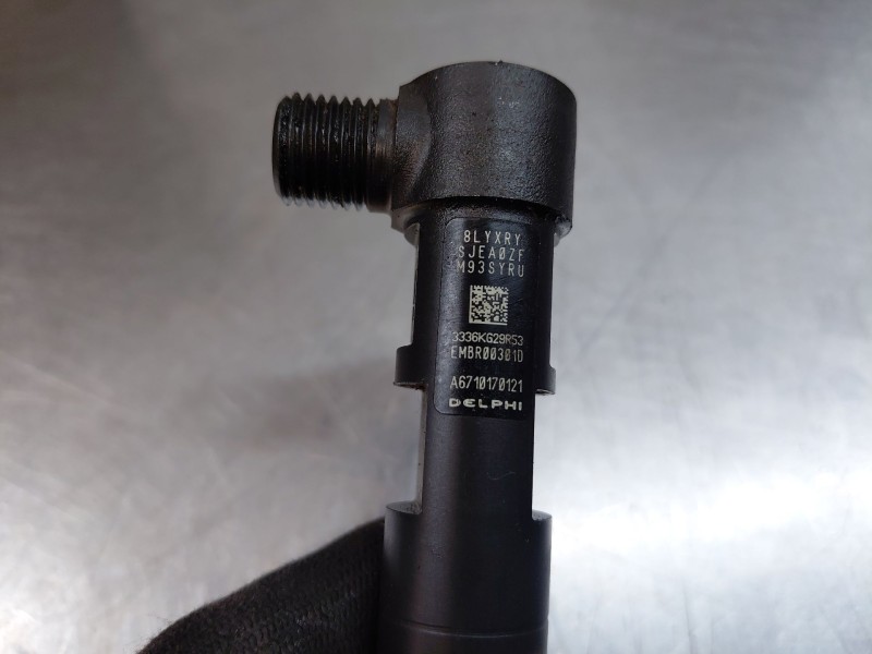 Recambio de inyector para ssangyong rodius xdi referencia OEM IAM 6710170121  