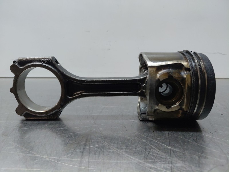 Recambio de biela para kia carens ( ) drive referencia OEM IAM 235102A300  