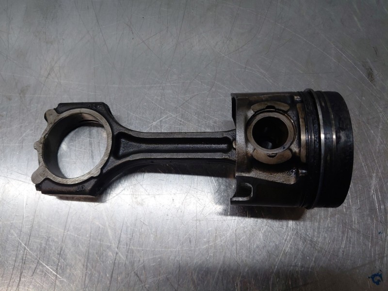 Recambio de biela para kia carens ( ) drive referencia OEM IAM 235102A300  