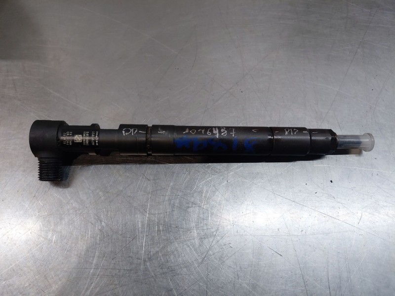 Recambio de inyector para ssangyong rodius xdi referencia OEM IAM 6710170121  