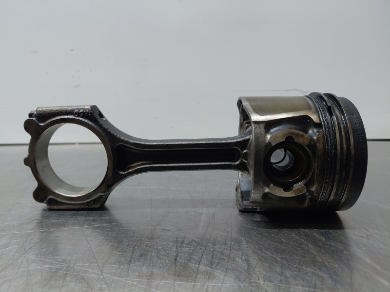 Recambio de biela para kia carens ( ) drive referencia OEM IAM 235102A300  