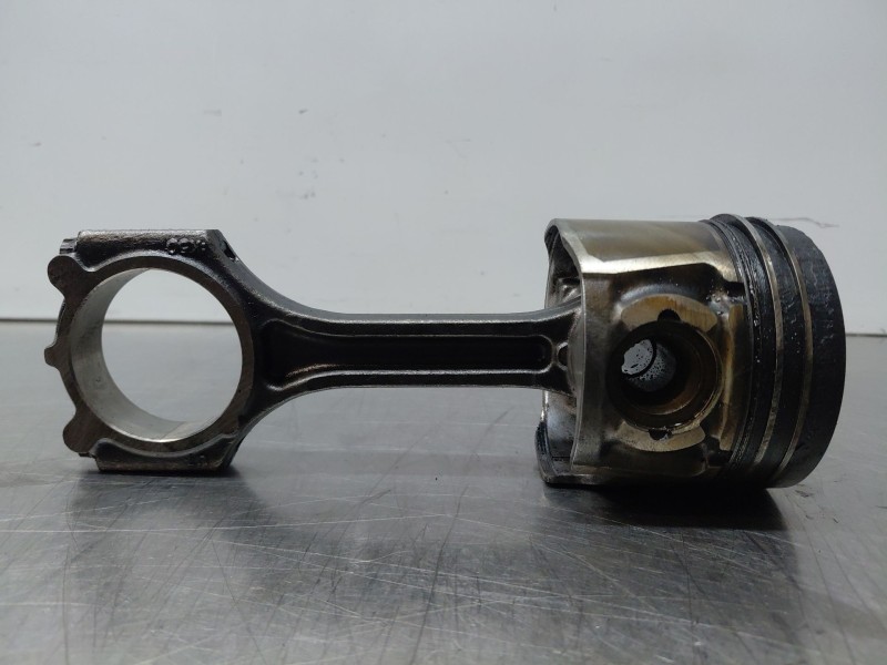 Recambio de biela para kia carens ( ) drive referencia OEM IAM 235102A300  