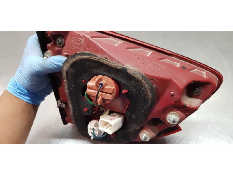 Recambio de piloto trasero derecho interior para kia carens ( ) basic referencia OEM IAM 92404A4500  