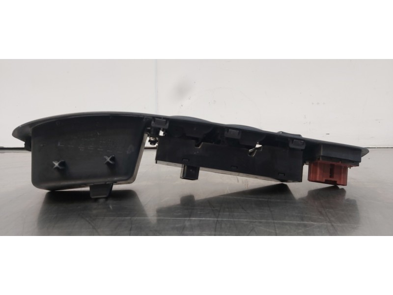 Recambio de mando elevalunas delantero izquierdo para citroen c-crosser exclusive referencia OEM IAM 8608A060   Recambio de mando elevalunas delantero izquierdo para citroen c-crosser exclusive referencia OEM IAM 8608A060