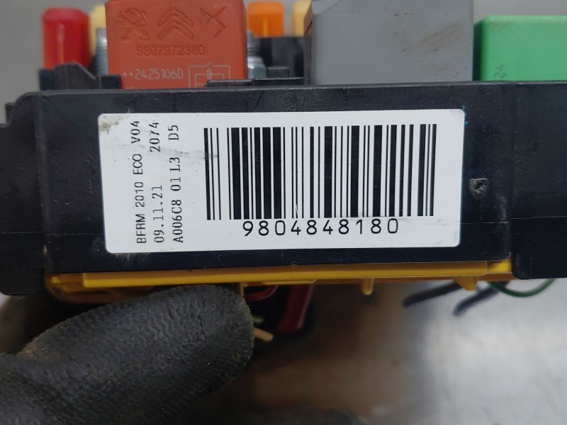 Recambio de caja reles / fusibles para opel corsa f hybrid referencia OEM IAM 9804848180  