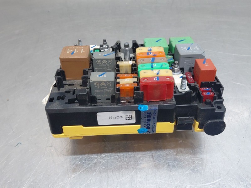 Recambio de caja reles / fusibles para opel corsa f hybrid referencia OEM IAM 9804848180  