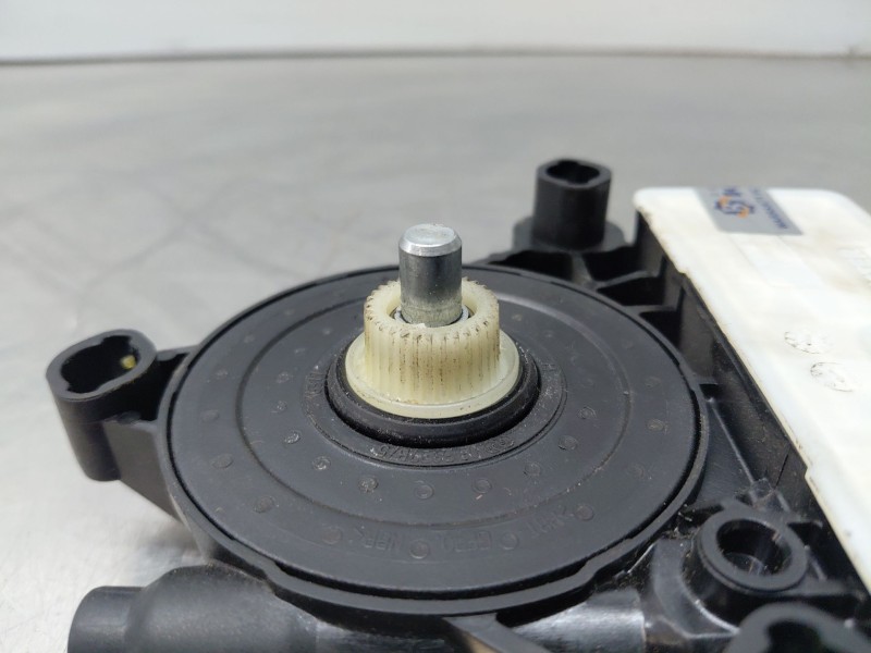 Recambio de motor techo electrico para audi a4 avant (8w5) s line referencia OEM IAM 8W9863560  