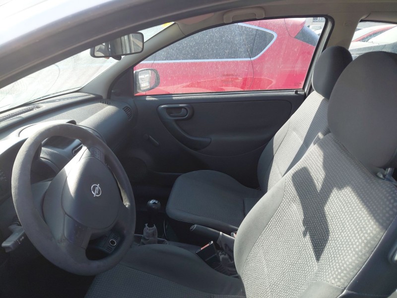 opel corsa c (x01) del año 2002