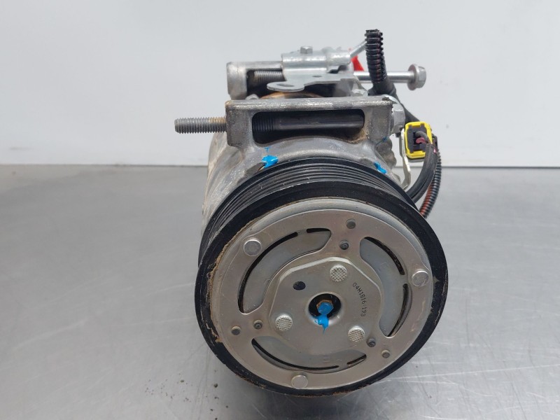Recambio de compresor aire acondicionado para opel corsa f hybrid referencia OEM IAM 9850821180  