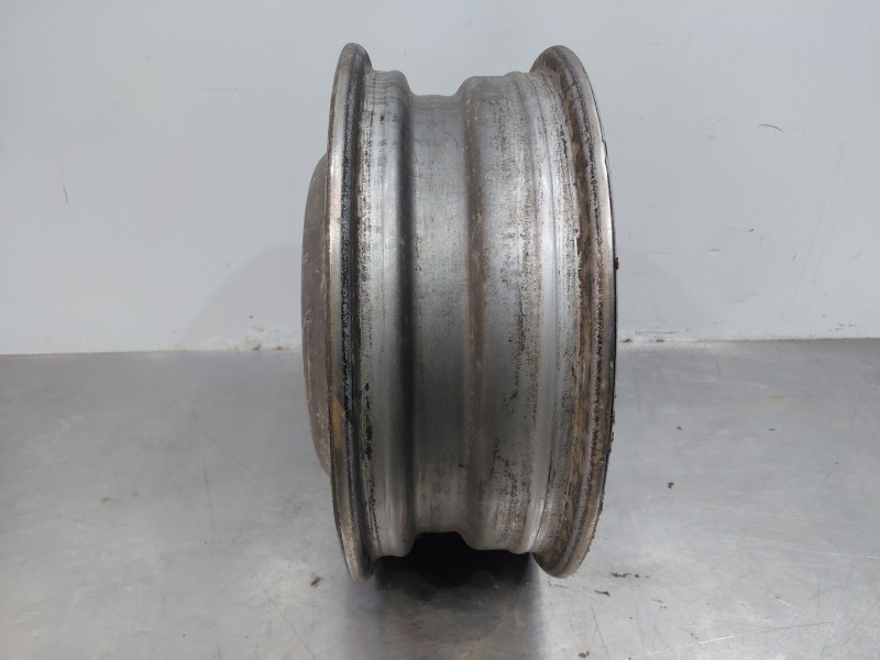 Recambio de llanta para nissan nt400 cabstar (f24m) 35.14, 45.14 referencia OEM IAM   